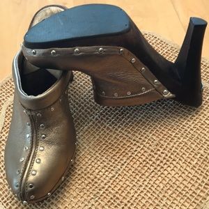 Gold MICHAEL KORS Sz 8 Mules